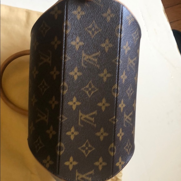 Louis Vuitton bowling style bag. - Picture 6 of 10